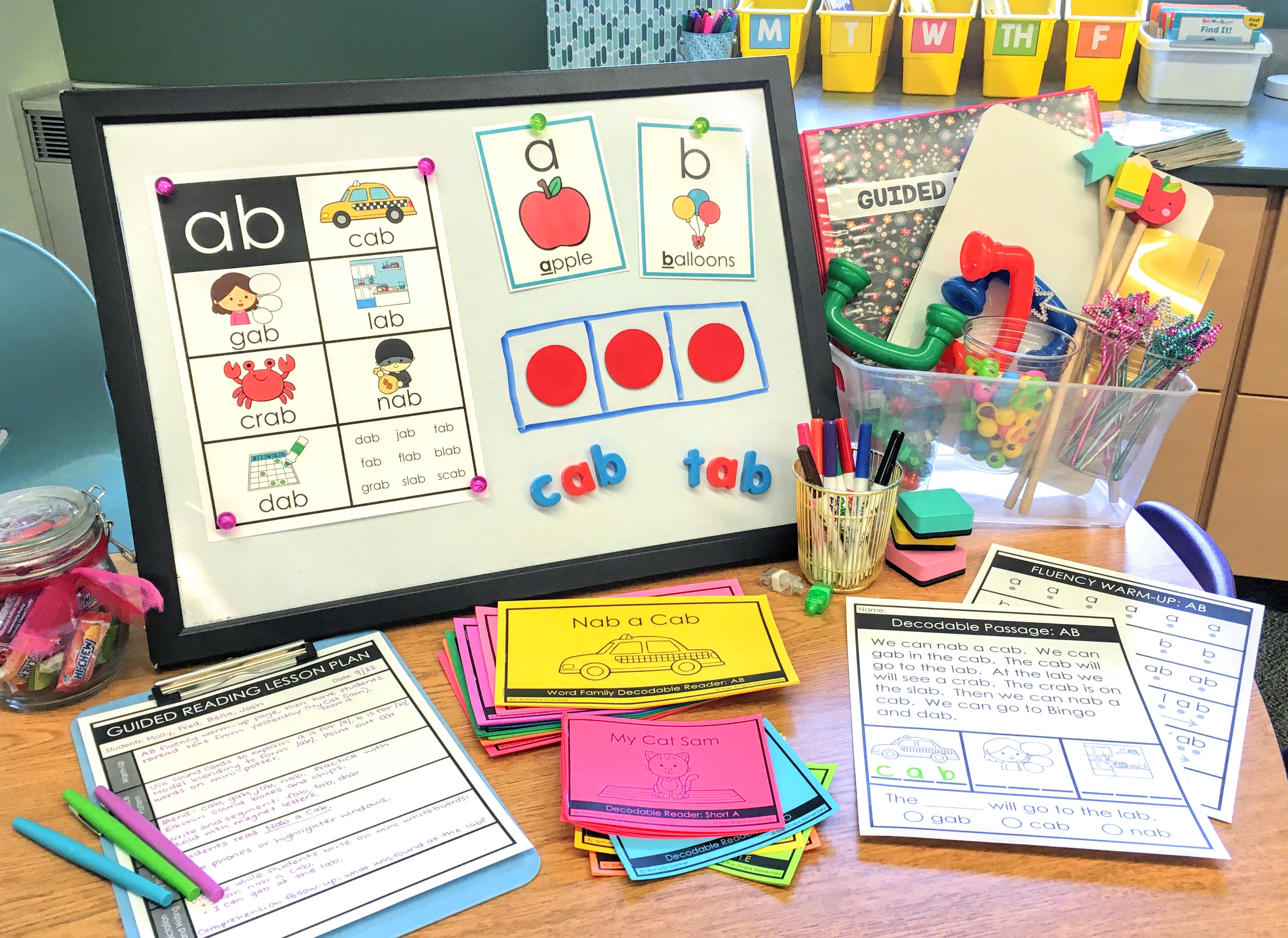 teaching materials and free decodable books to use while teaching guided reading.